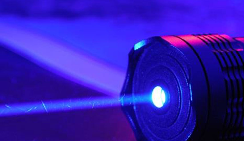 ماذا حدث لشاب كويتي تعرضت عيناه لأشعة الليزر الأزرق