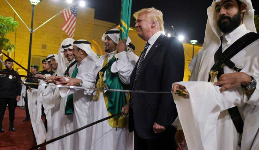 ممكن أخبرته الأقمار الاصطناعية أنها ستمطر.. ملك السعودية يأمر بصلاة الاستسقاء!!