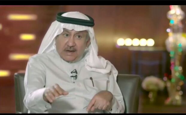 الصورة المهينة للملك سلمان في الجزائر تثير جنون الكاتب السعودي تركي الحمد