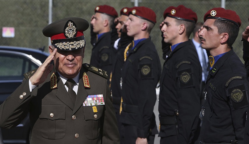 استهداف مطار العريش في مصر بقذيفة أثناء زيارة وزيري الدفاع والداخلية