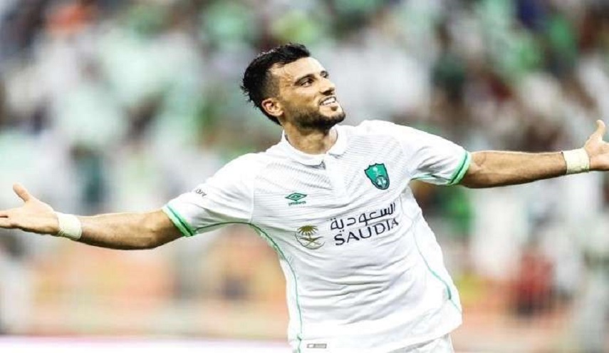 عمر السومة يحسم أمر بقائه مع النادي الأهلي السعودي