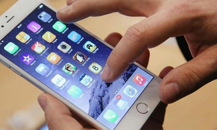 إعتراف خطير من "أبل" بشأن أصحاب هواتف “آيفون” القديمة!