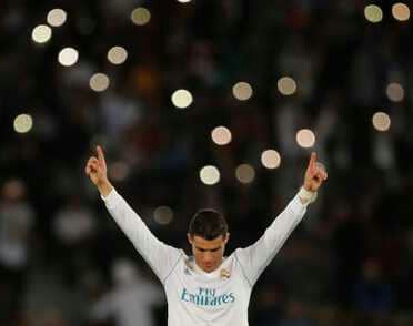 بعد غيابه عن التدريبات .. صحف إسبانية تكشف مصير رونالدو في الكلاسيكو