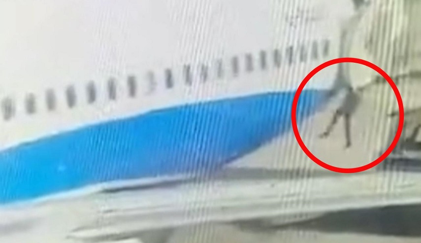 سقوط مضيفة من طائرة في مطار فنوكوفو بموسكو