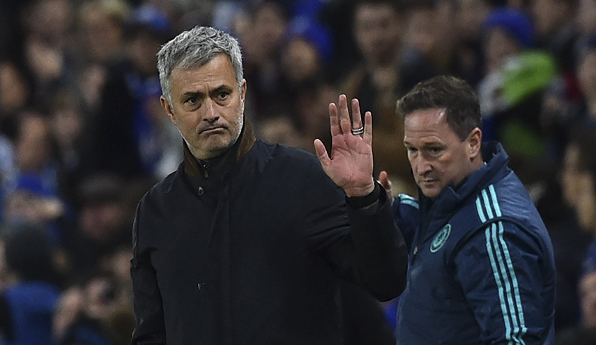 نجل مورينيو يحتفل بفوز برشلونة في "الكلاسيكو" (صورة)