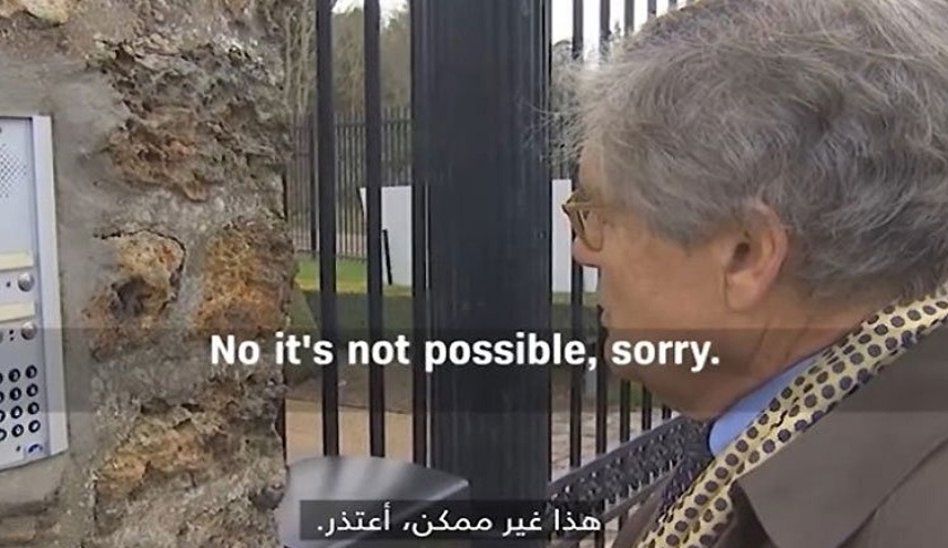 طاقم تلفزيوني حاول الاقتراب من قصر بن سلمان بفرنسا وهذا ما حدث لهم!