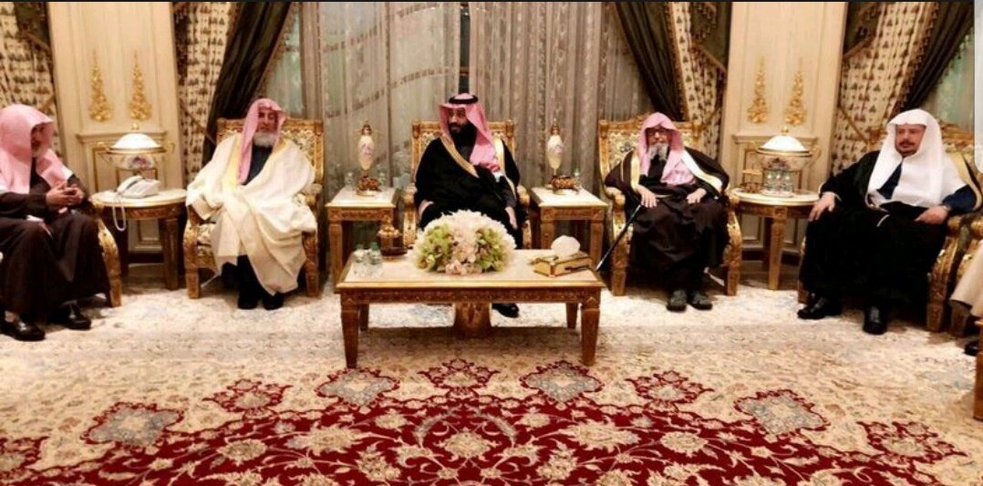 مفتي السعودية يصدر قرارا غريبا لخطباء الجمعة !