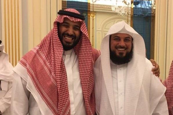 النشطاء للعريفي: شو أخبار الجوارب طال عمرك؟!