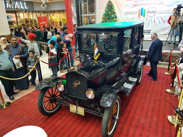 بالصور .. سيارة لا تقدر بثمن تذهل الناظرين في البصرة