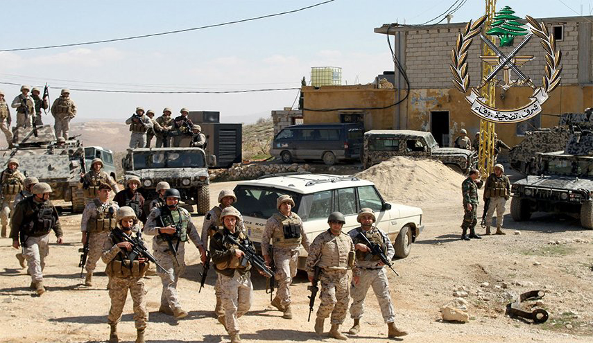 الجيش اللبناني يكتشف اسلحة ويفكك عبوات في جرود عرسال