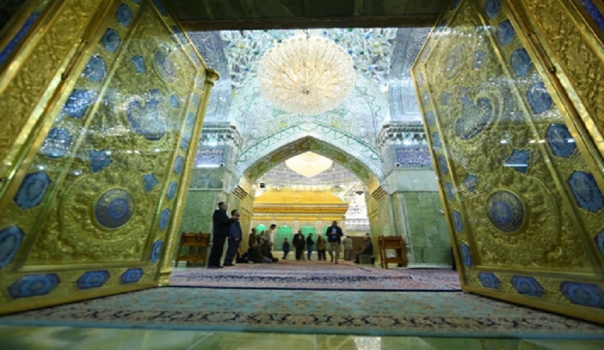 شاهد بالصور.. نصب باب مذهب جديد في حرم العتبة العسكرية