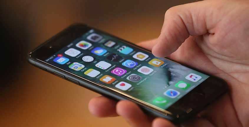 "إنتل" تهدد جميع أجهزة أبل