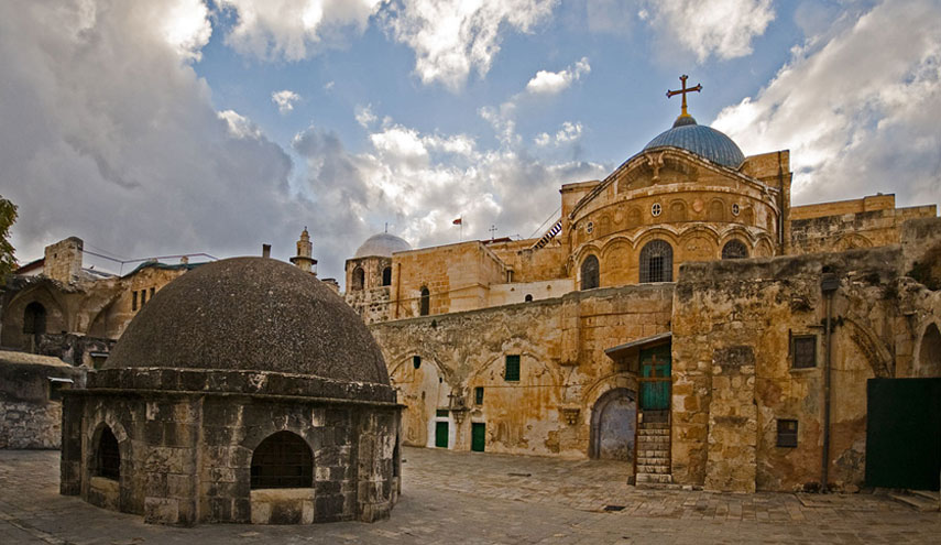 بالصور.. وثيقة تكشف الموافقة على بيع أملاك الكنيسة بالقدس لـ"إسرائيل" وعن تدخّل أميركيّ