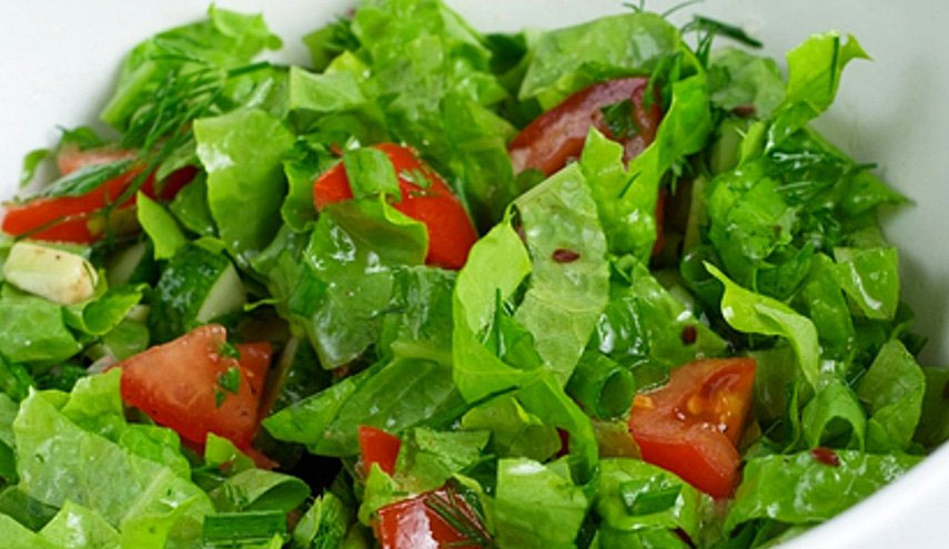 عكس ماهو شائع.. تناول السلطة في المساء لا يسبب عسر هضم