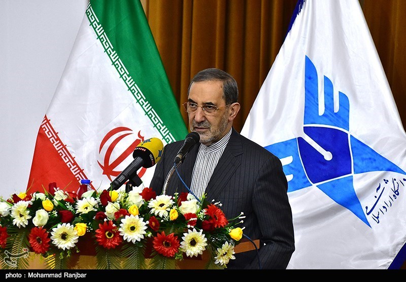 ولايتي: جميع الخيارات مطروحة على الطاولة إذا انسحبت أمريكا من الاتفاق النووي