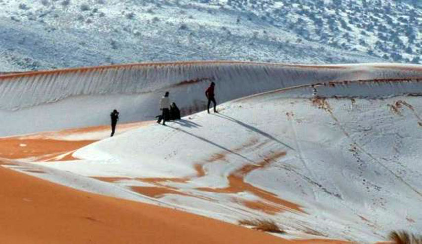 بالصور.. الثلوج تغطي الصحراء الكبرى!