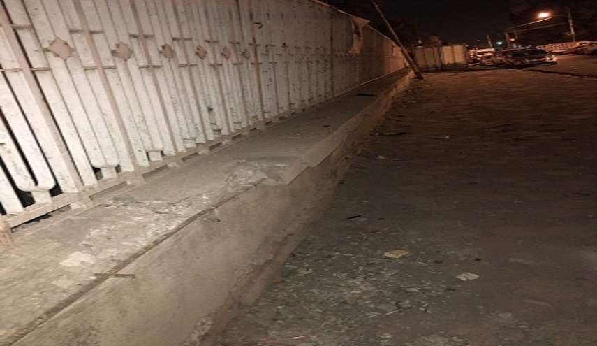 بالصور.. أغرب جدار حكومي في بغداد!! 