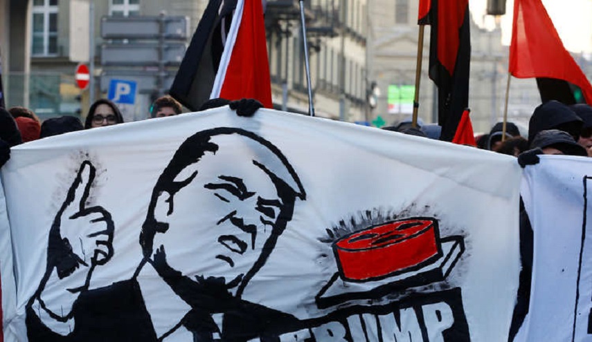 نوويون اميركيون يطالبون بمنع وصول ترامب الى الزر النووي!!