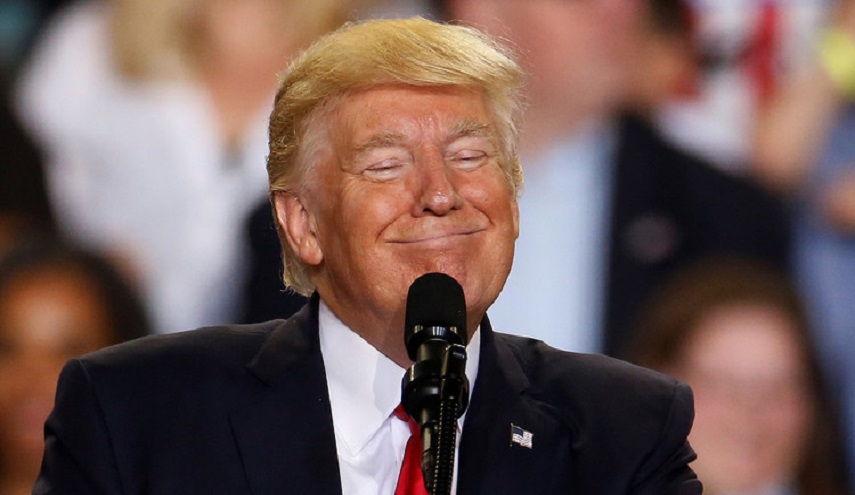 تغريدة ساخرة.. وتظاهرة نسوية ضد ترامب في ذكرى وصوله للحكم