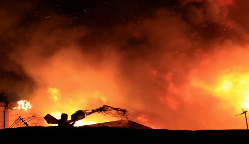 شاهد... النيران تلتهم قرية بالقصيرين شمال بغداد والسبب!
