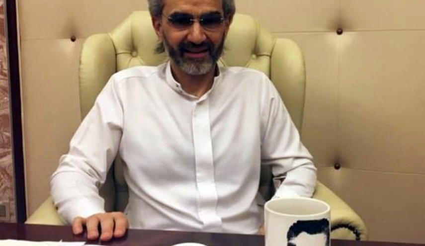 بالصورة .. هكذا بدا الوليد بن طلال من مكان احتجازه في الرياض!!