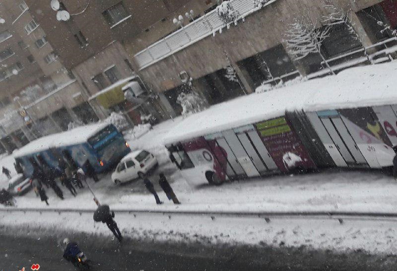 بالصور... طهران ترتدي ثوب الثلج الأبيض