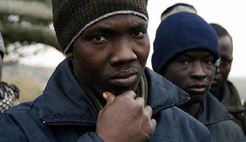 الأمن الجزائري يعتقل المئات من المهاجرين السريين