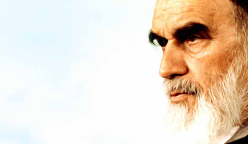 الإمام الخميني قدوة للتقوى السياسية