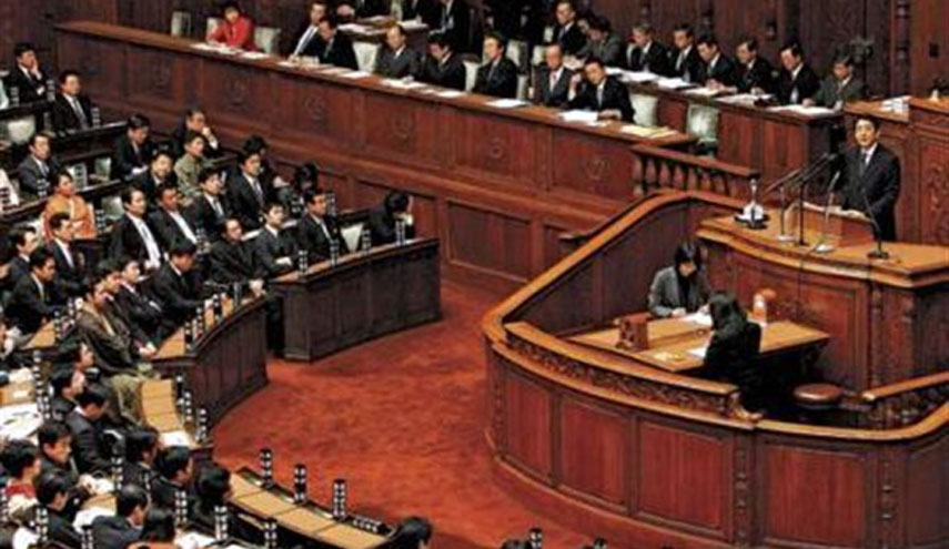 النواب اليابانيون يتدربون على مواجهة الصواريخ الكورية الشمالية