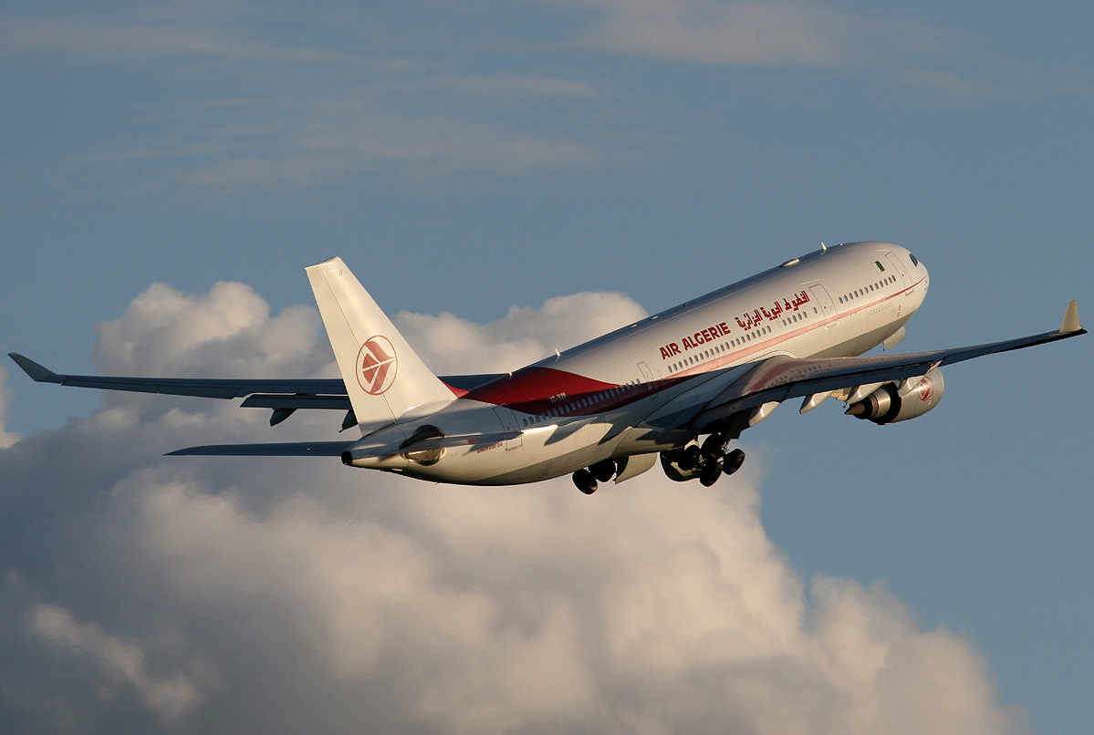 اشتعال محرك طائرة للجوية الجزائرية