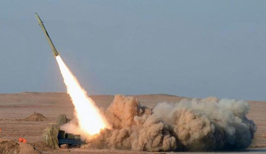 صاروخ باليستي يمني يدك قاعدة الملك فيصل في عسير..