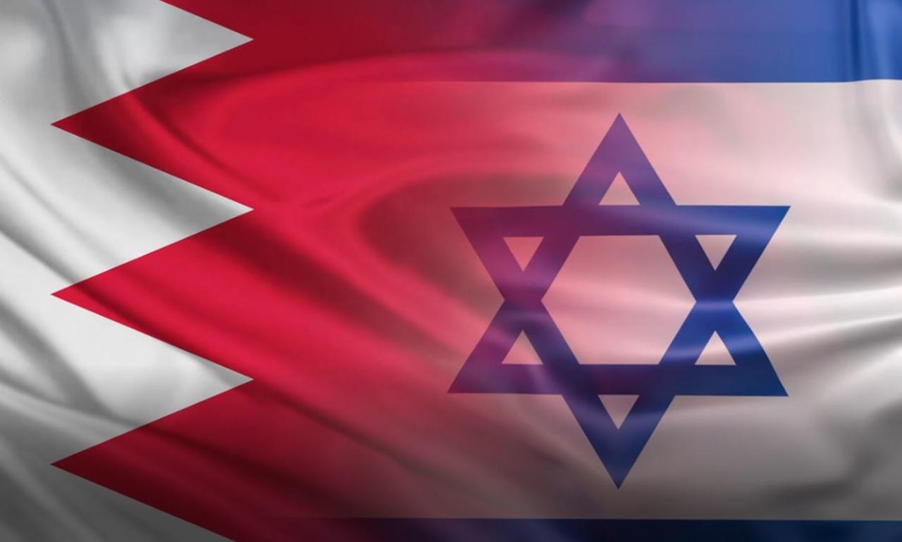 وزير إسرائيلي ينشر صورة علنية مع أمير بحريني 