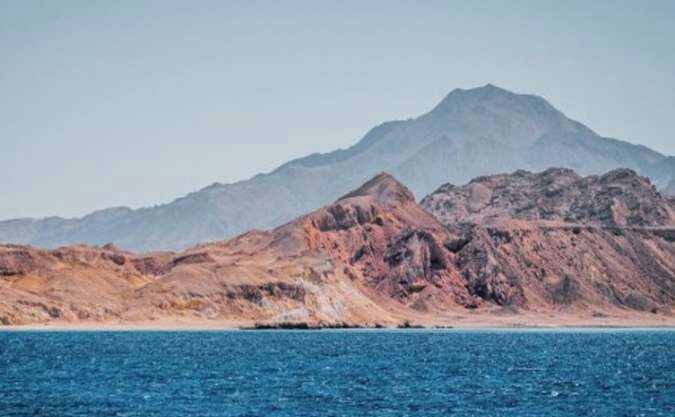 وسط تكتم إعلامي.. السعودية تتسلَّم تيران من مصر