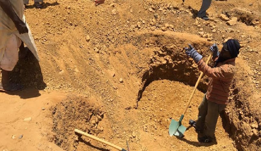 قتيل ومفقود في انهيار بئر للتنقيب عن الذهب في موريتانيا