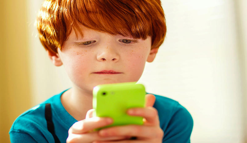  10 آثار سلبيه لاستخدام الأطفال لـ السوشيال ميديا… تعرف عليهم