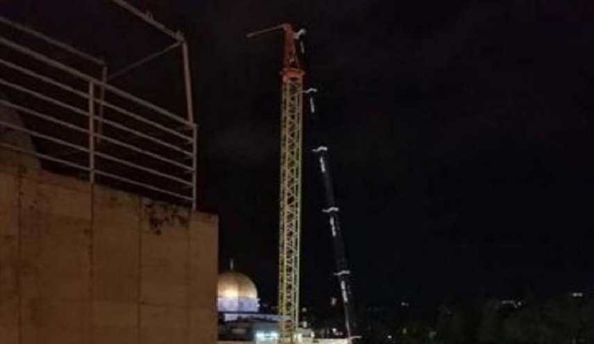 الاحتلال ينصب رافعة بناء ضخمة في ساحة البراق