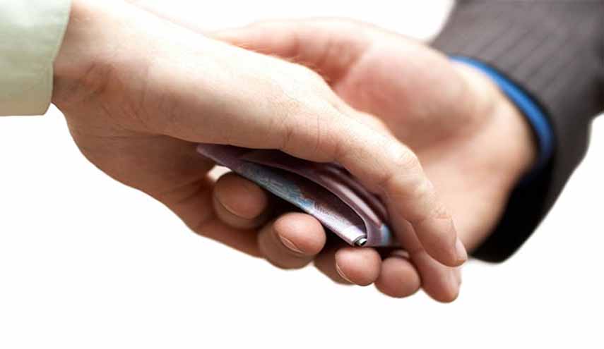 العبادة مع أكل الحرام كالبناء على الرمل