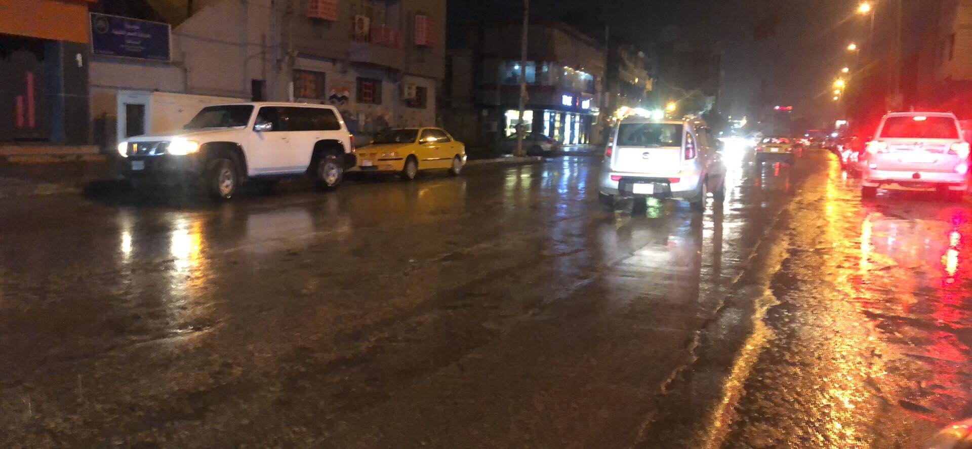 بالصور... أمطار غزيرة مفاجئة في محافظة عراقية