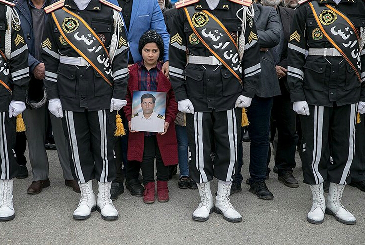 بالصور.. تشييع جثامين 3 من شهداء ناقلة النفط الإيرانية سانتشي