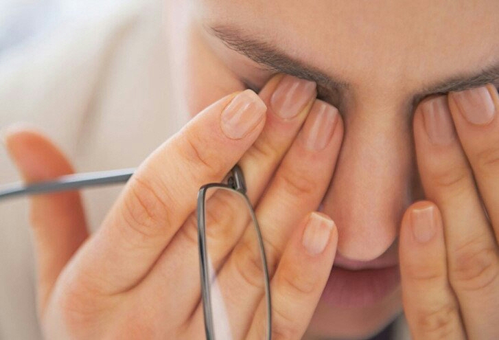  لهذا نرى ألوانا غريبة ونجوما لامعة عند فرك أعيننا