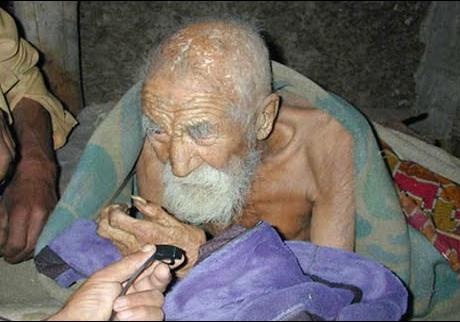 أكبر معمر في العالم يكشف السرّ الغريب وراء بقائه حياً لـ 179 سنة!