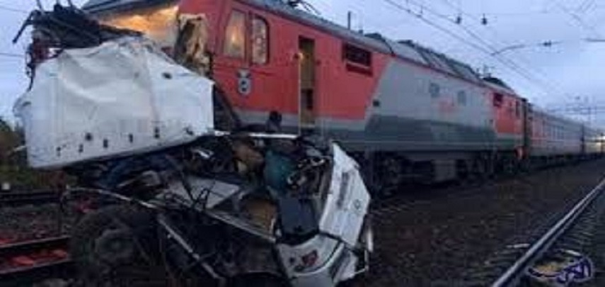 مقتل 6 أشخاص وإصابة آخرين بتصادم قطار مع حافلة في المغرب