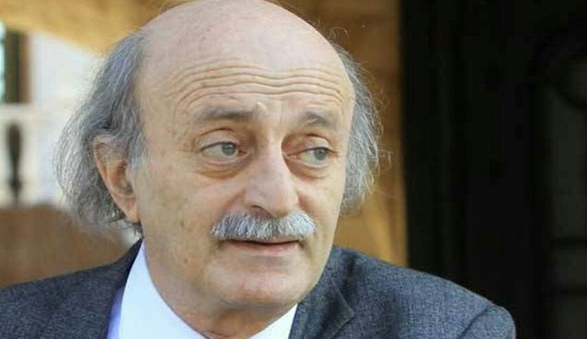 جنبلاط يستشيط غضبا ويقول: "يا له من عالم مجنون"؟