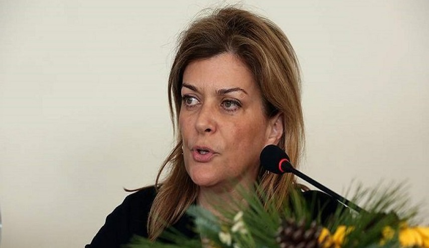 1000 يورو تقيل وزيرة يونانية..!!