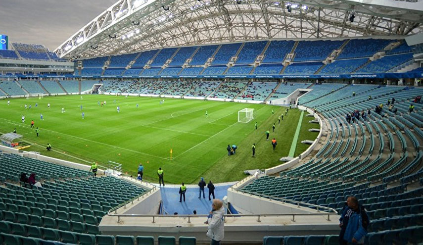 بالصور...عمره 101 عاماً ويحضر مباراة دولية لإبنه صاحب الـ 72!!