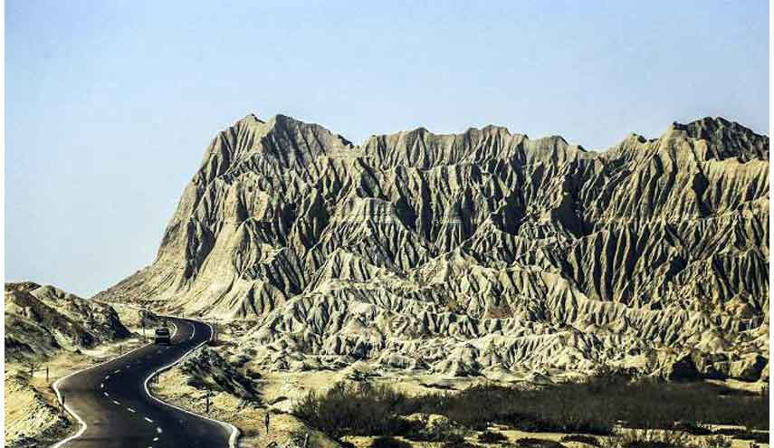 بالصور.. الجبال المريخية في مدينة جابهار الايرانية 