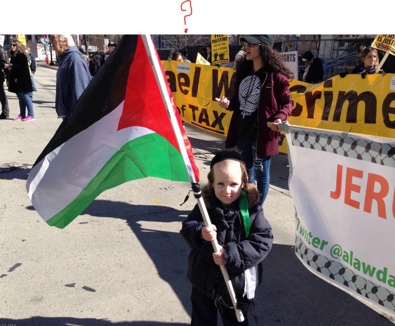 پرچم فلسطين در دست يهودي كوچك