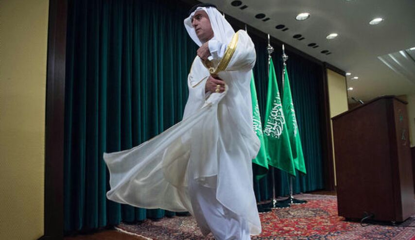  لأنه من “آل سعود”..“شاهد”.. السفير السعودي في بريطانيا يهين عادل الجبير!