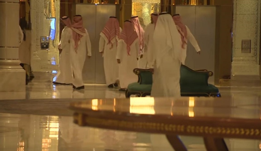 محمد بن سلمان وضع"قيود إلكترونية “ على كواحل أثرياء السعودية.. ماذا يحدث لو حاولوا خلعها؟!