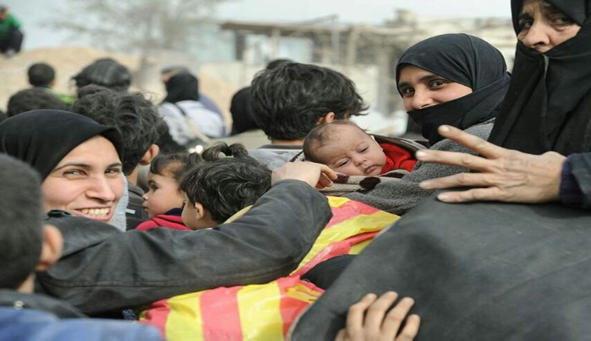 بالصور... نزوح آلاف المدنيين من الغوطة الشرقية